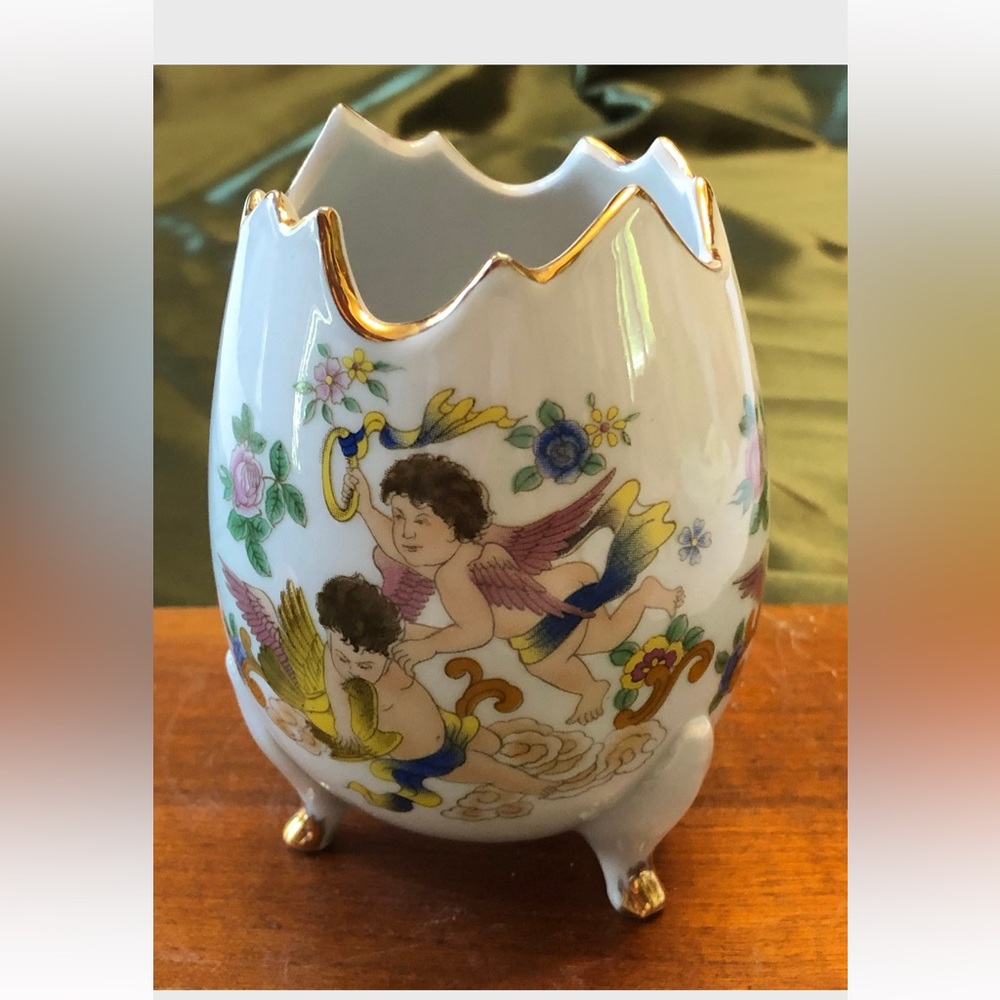 Vintage Porcelain Cracked Egg with Cherubs Angels Gilded